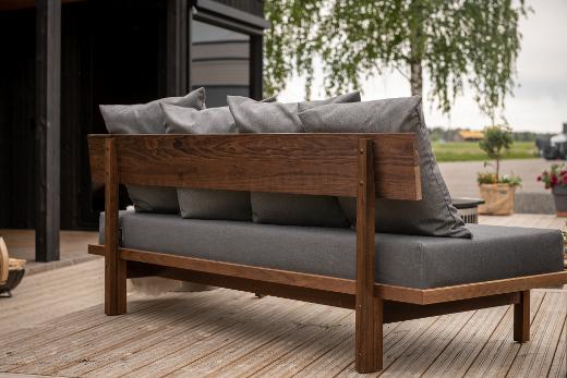 Kirami FinVision® - sohvan selkänoja on helppo asentaa paikalle.