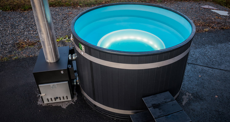A new solution for winter hot tubbing: light up the darkness with an illuminated hot tub | Kirami