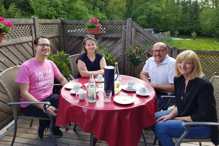 holzimgarten | Suomibloggaaja René Schwarz ja hänen kollegansa Tanja Frisch sekä Günther ja Brigitte Heizmann | Kirami