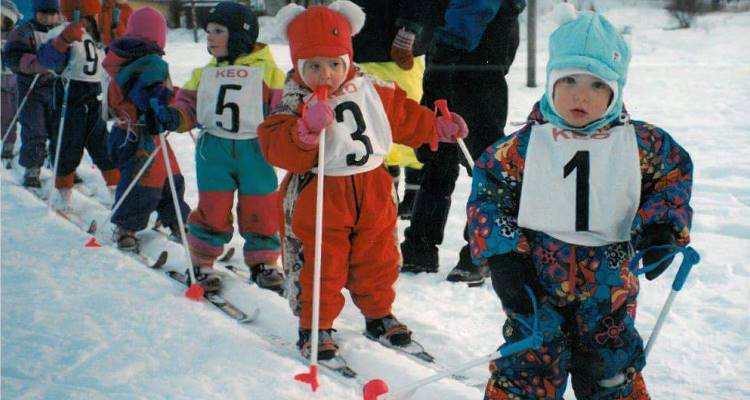 Katri kertoo saaneensa jo 4-vuotiaana ensimmäisen pokaalin hiihdosta. Todellinen kipinä hiihtoon ja voittamisen nälkä iskivät lopulta 12-vuotiaana, jolloin Katri ujosti kysyi Rauni Suomelaa Vammalasta valmentajakseen.