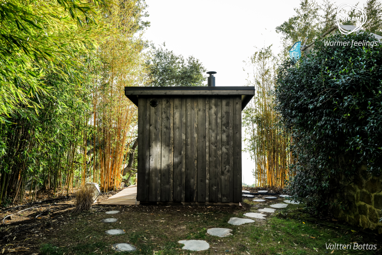 Valteri Bottas | Sarebbe praticamente impossibile installare una sauna in qualsiasi punto del Principato di Monaco, ma c'era abbastanza spazio per una sauna all'aperto nella casa delle vacanze | Kirami