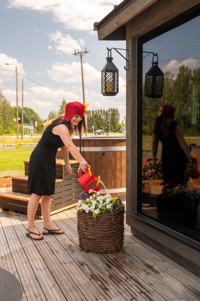 Maarit on tehnyt pitkän työuran asiakaspalvelun parissa | Kirami