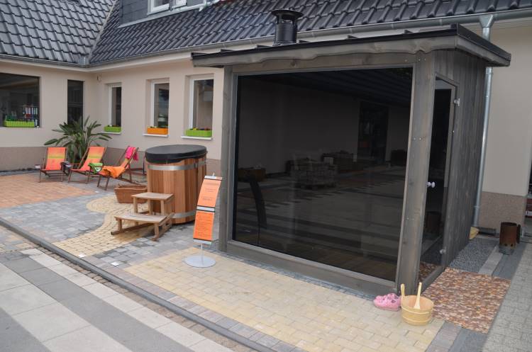 Pflasterland.com| Kirami FinVision -Sauna ist in der Ausstellung von unserem Händler in Rüdersdorf zu sehen.| Kirami