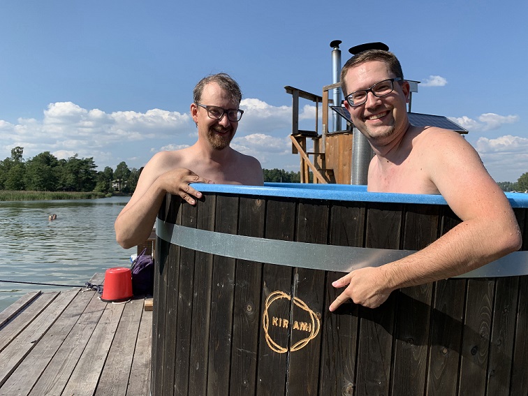 Warmes Bad am Ostsee-Ufer | Kirami
