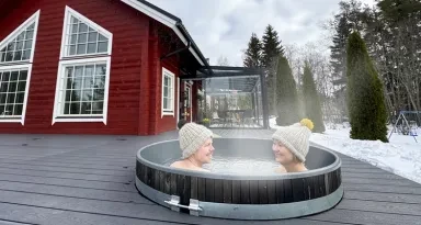 Kirami paljussa rentoutumassa - kultaista kahdenkeskistä aikaa