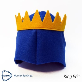 Kirami Tubhat King Eric - Een gele kroon op een blauwe saunamuts, meer heb je niet nodig om je een koning te wanen.