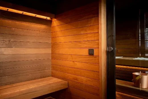 Led-valot naulakkoon | Kirami FinVision® -pukukopin naulakko Misty