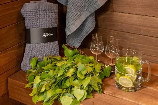 Pukukoppiin on mahdollista hankkia lisävarusteena penkki