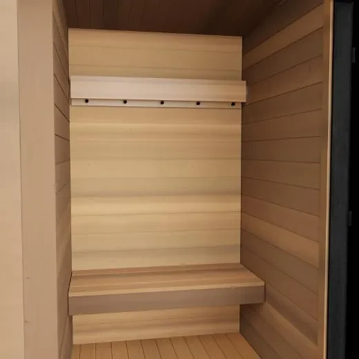 Kirami FinVision -pukukopin penkki ja naulakko