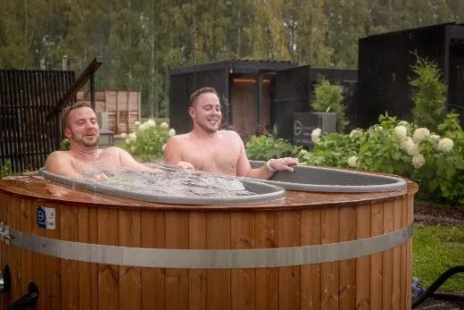 Voit siirtyä altaasta toiseen helposti ja hygieenisesti, sillä ne ovat yhdessä rungossa | Kirami Premium Twinny