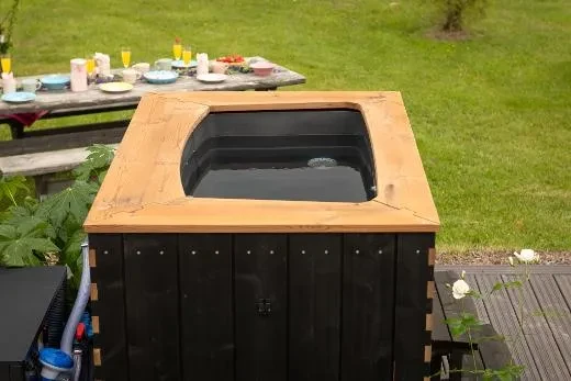 Kompakti suorakaiteen muotoinen allas yhdelle hengelle