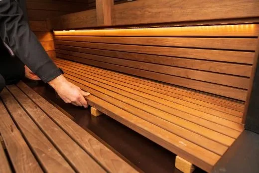 Kirami FinVision® -sauna M Misty - penkit on helppo nostaa ylös puhdistamista varten.