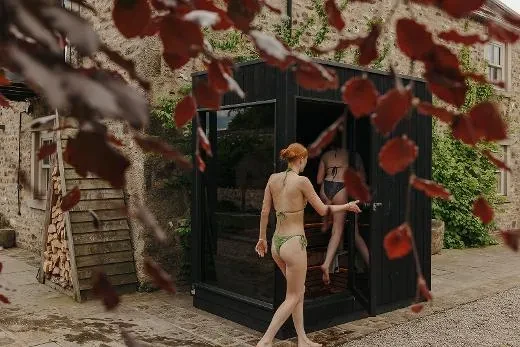 Kirami FinVision® -sauna S Misty | Löylyt tuntuvat hyvälle pihasaunassa!